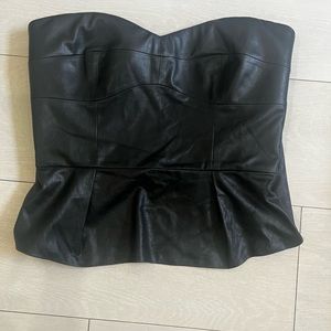 BCBG bustier corset top black euc sz M faux leather. Zipper closure.